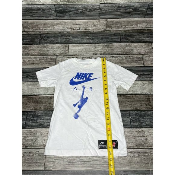 The Nike Tee Short Sleeve T Shirt Size Youth Small - Picture 2 of 7